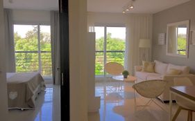 9 De Julio Park Suites